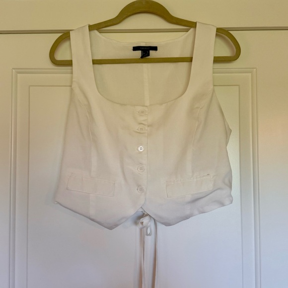 Notched Button-Up Crop Top - Picture 2 of 4